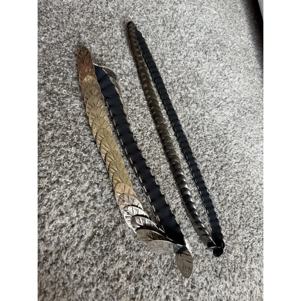 Lot of 2 Womens Vintage Elastic Stretch Belts Gold Leaf Scale Gunmetal Disc Boho